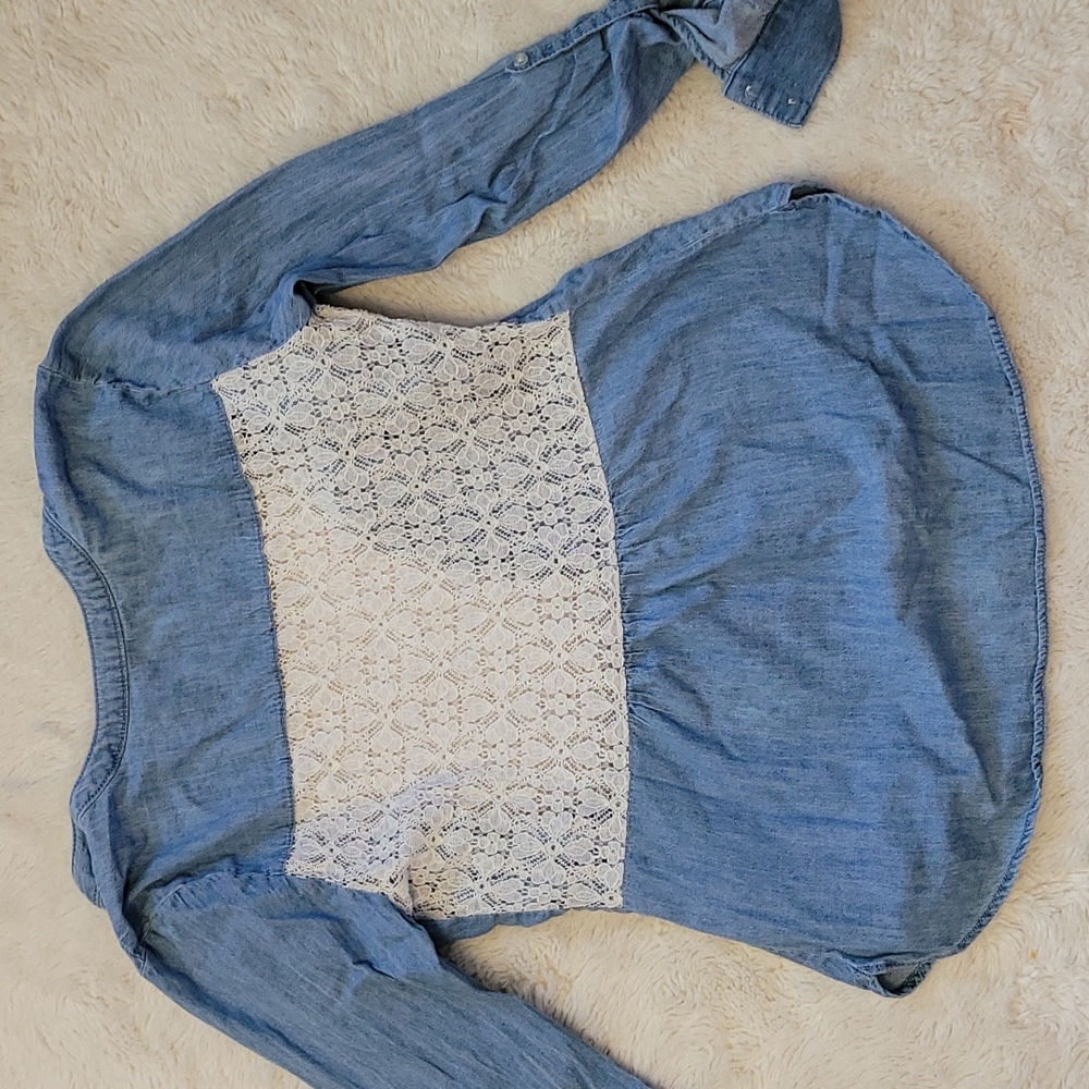 Jean lightweight shirt with a tie bottom and mesh back